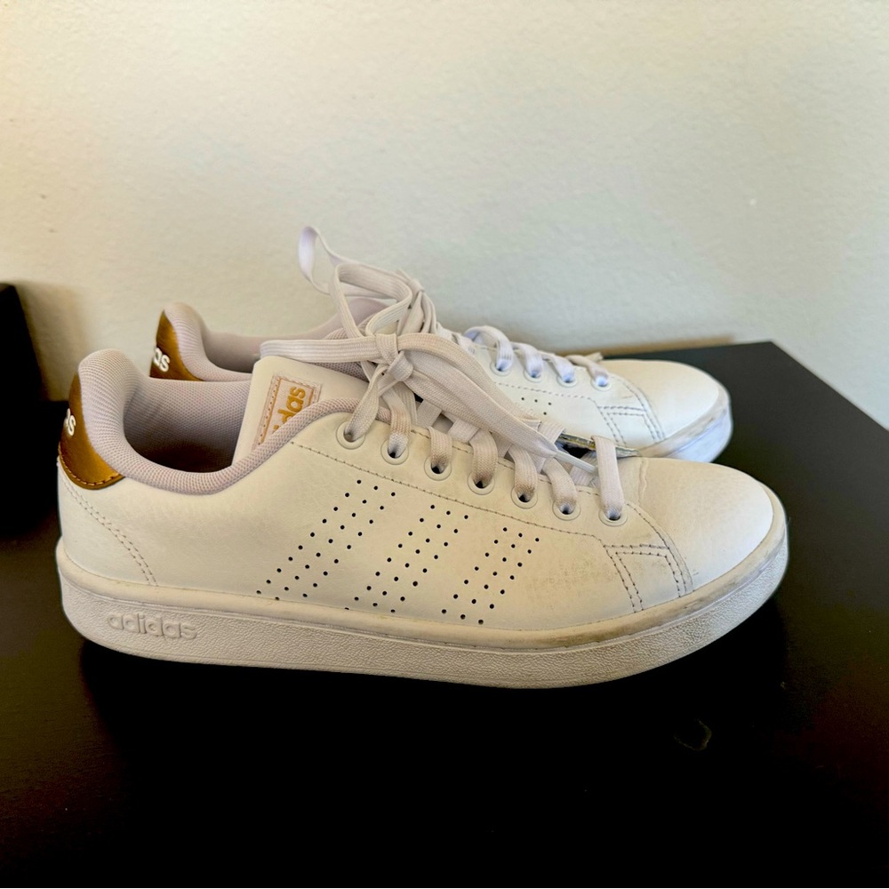 Adidas Women’s Advantage 2.0 Sneaker - worn twice!! 6.5 m
